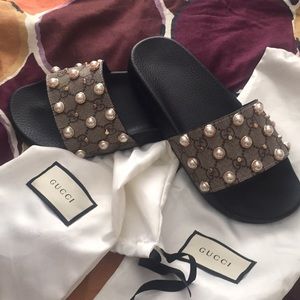 Gucci pearl slides